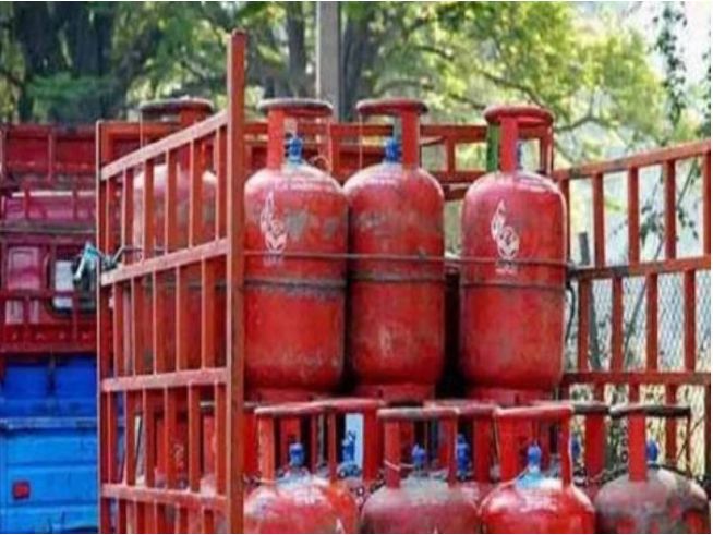 BJP सरकार ने दिया आम लोगों को अपनी जीत का तोहफा! अब साल में 3 LPG सिलेंडर मिलेंगे बिल्कुल मुफ्त