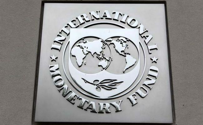 IMF के ग्लोबल अनुमान घटाने से कच्चे तेल की कीमतों पर दबाव, 1950 डॉलर के नीचे आया सोना